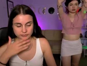 isabel_wave webcam model stream image