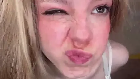 Catrinee webcam model stream image
