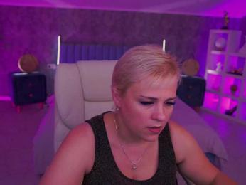 CrystalVibe webcam model stream image