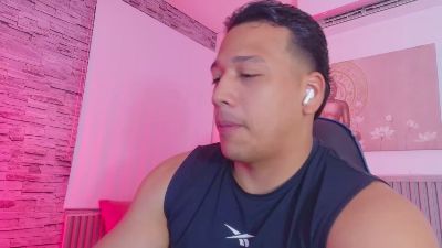 MaxTurner_ webcam model stream image