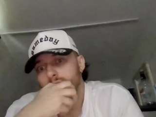 tallhungcloudyy webcam model stream image