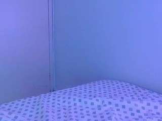 carolinne webcam model stream image