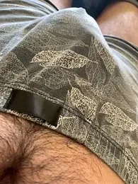 MuzzyFacing webcam model stream image