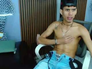 skinny-cute-alyer webcam model stream image