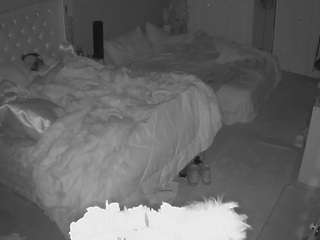 voyeurcam-house-charleys-room webcam model stream image