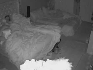 voyeurcam-house-charleys-room webcam model stream image