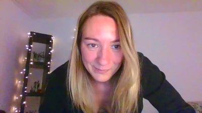 Nena_Misteriosa webcam cam4 model stream image