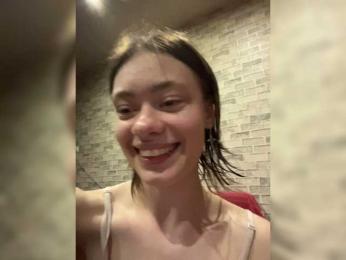 18YoungPussy18 webcam model stream image