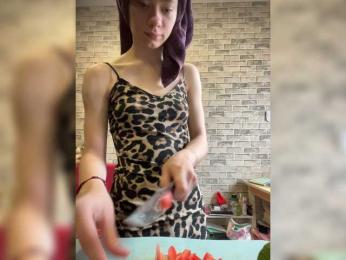 18YoungPussy18 webcam model stream image