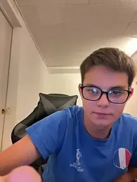 tom27776 webcam model stream image