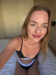 ElenaRebelle webcam model stream image