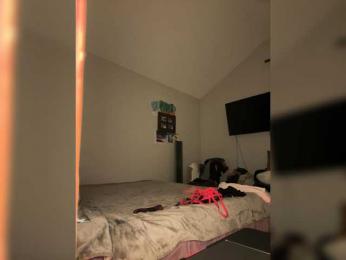 Peachyz webcam model stream image