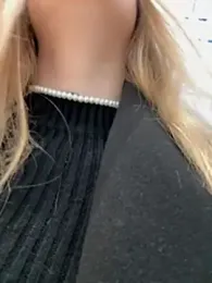 blonde_exe webcam model stream image