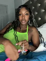 ToyaThick webcam stripchat model stream image