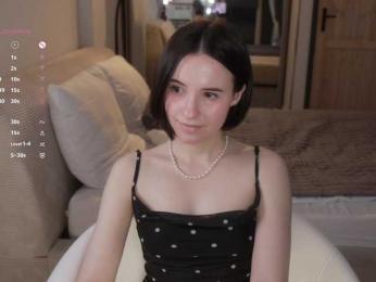 MissEssie webcam bongacams model stream image