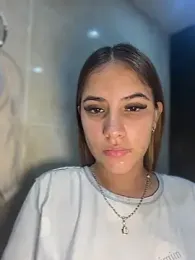 MiluRossee webcam model stream image