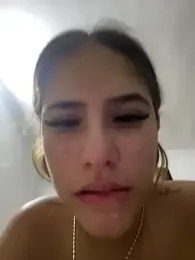 MiluRossee webcam model stream image