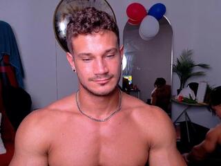 Kai & Yannis webcam model stream image