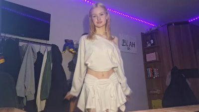 KarmenBarella webcam cam4 model stream image