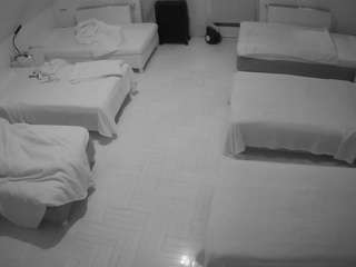 voyeurcam-julmodels-bed-6 webcam model stream image