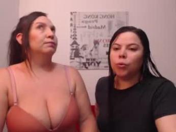 hidden_tinna webcam model stream image