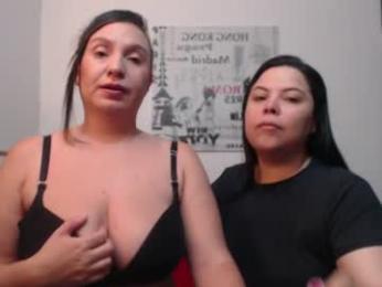 hidden_tinna webcam model stream image