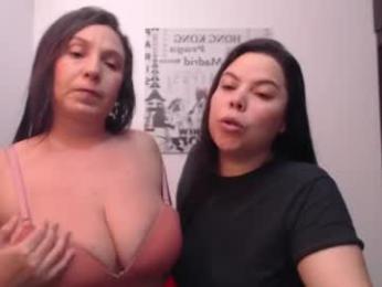 hidden_tinna webcam model stream image