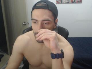 Jusstin I webcam model stream image