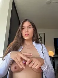 AmelieLaurent_ webcam model stream image