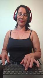 mahina84_ webcam model stream image