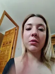 KarlaLuar_ webcam model stream image