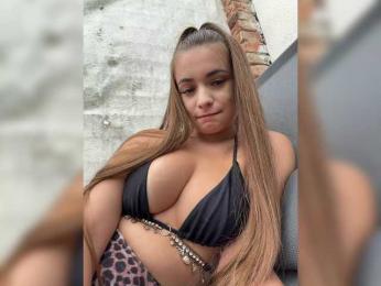 ------_ webcam bongacams model stream image