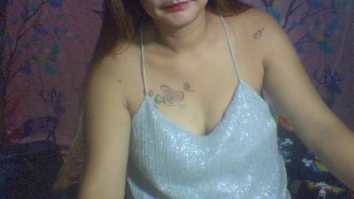 Queenlove4u webcam cam4 model stream image