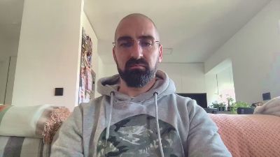 v1c70r1985 webcam cam4 model stream image