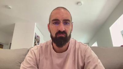 v1c70r1985 webcam cam4 model stream image