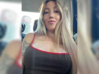 Chloee webcam model stream image