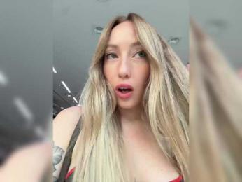 Chloee webcam bongacams model stream image