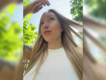 Chloee webcam model stream image