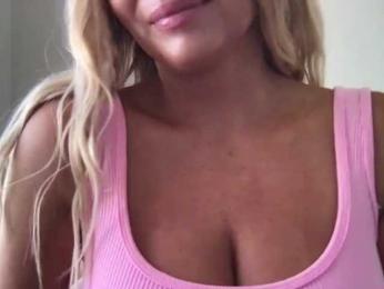 chloebelle webcam model stream image