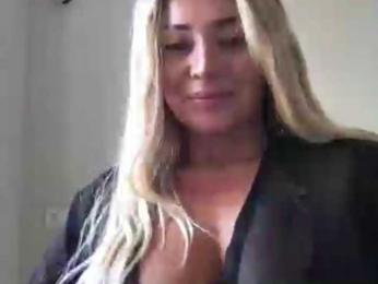 chloebelle webcam model stream image