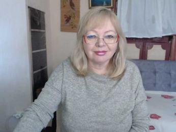 EvelynLoveShy webcam model stream image