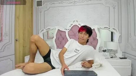 wildboy22_ webcam model stream image