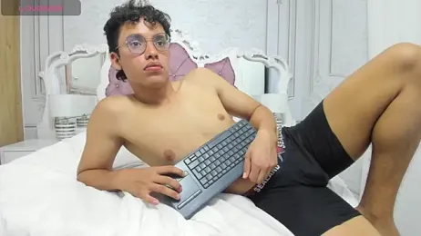 wildboy22_ webcam model stream image