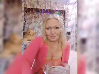 LizSage webcam model stream image