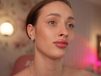 MilaLuxury webcam model stream image