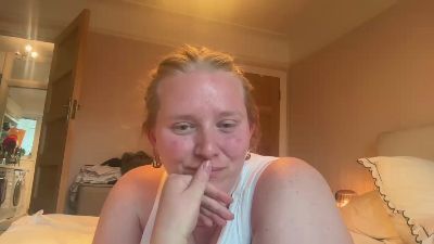 LubeyLou webcam model stream image