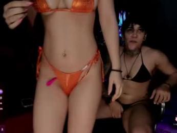 zhoestrong webcam model stream image