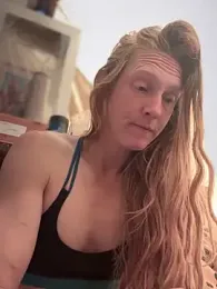 GoldenFlameGoddess webcam model stream image