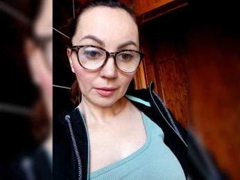 TessBertie webcam model stream image