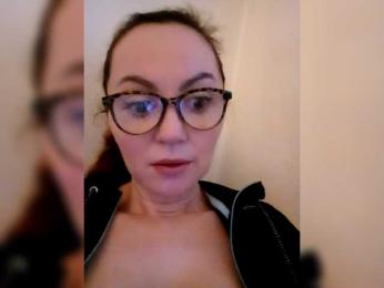 TessBertie webcam model stream image